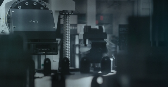 The EROWA Robot Dynamic 500 operating in an automated manufacturing environment handling workpieces.