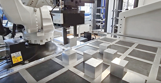 The EROWA Robot Six performs automated handling of workpieces.