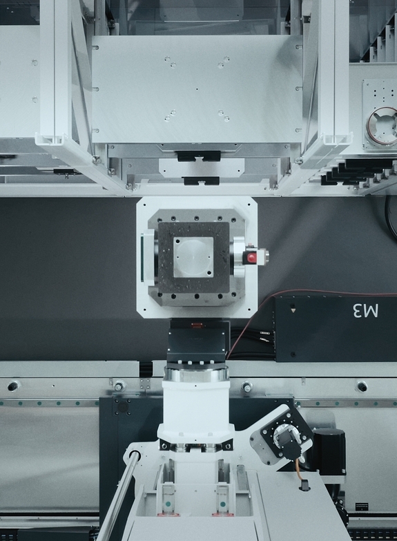 EROWA Robot Dynamic durante el proceso de carga desde una perspectiva aérea
