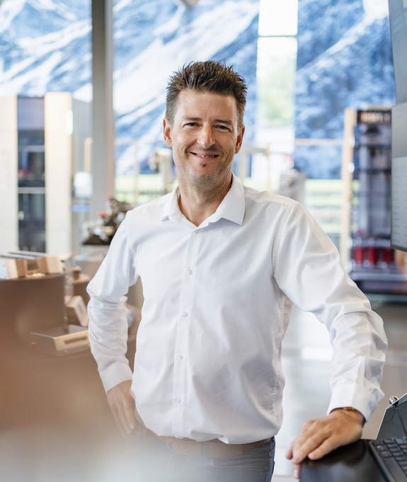 Porträtaufnahme Servicemitarbeiter EROWA
